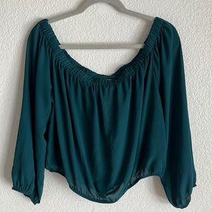 Off shoulder long sleeve crop top